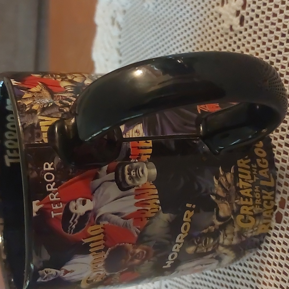 Universal Studios Monsters Horror 20 oz Mug - Picture 4 of 16